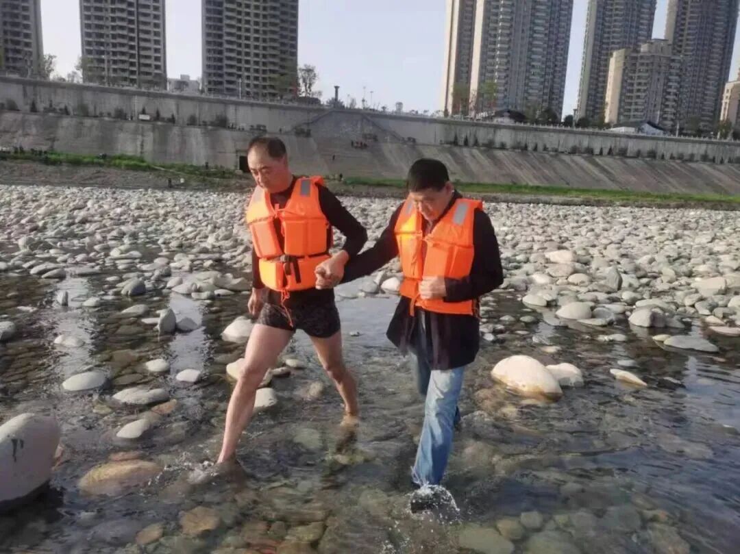 汉江畔的“生命守护者”1.jpg