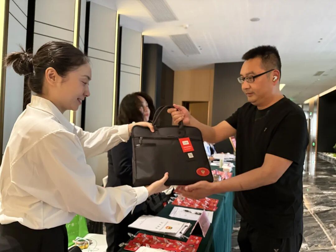 携良策赴盛会，区政协十六届五次会议委员向大会报到