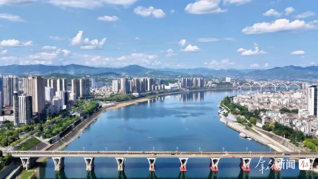安康中心城区一江两岸。 图片